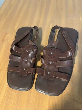 Montego Bay Club Brown Leather Floral-Strap women’s Sandals